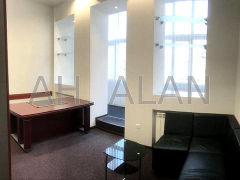 комерційна за адресою Саксаганського вул., 15