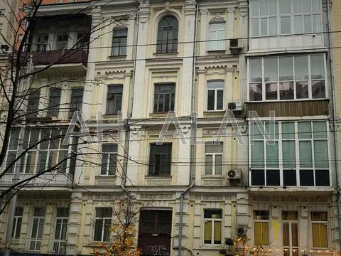 комерційна за адресою Саксаганського вул., 15