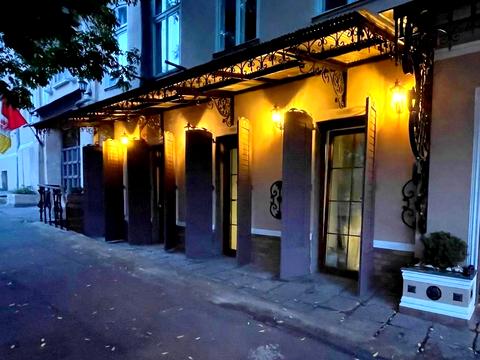 коммерческая по адресу Военный спуск, 8