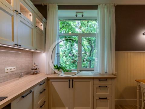 квартира за адресою Лаврська вул. (Січневого Повстання), 10