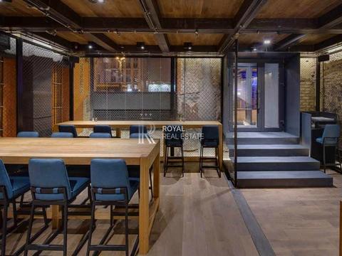 коммерческая по адресу Крещатик ул., 10-Б