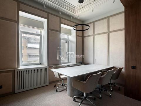 комерційна за адресою Еспланадна вул., 32-В