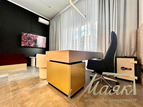 комерційна за адресою Богдана Хмельницького вул., 32