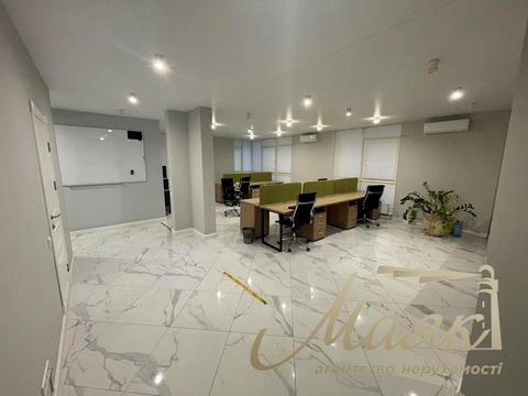 комерційна за адресою Предславинська вул., 1