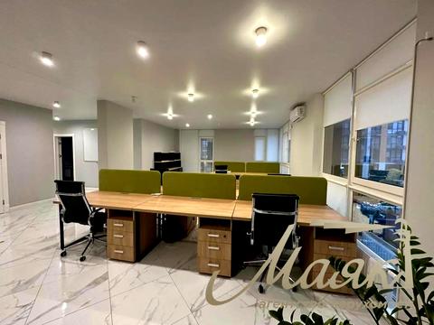 комерційна за адресою Предславинська вул., 1