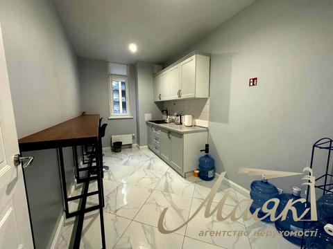 комерційна за адресою Предславинська вул., 1