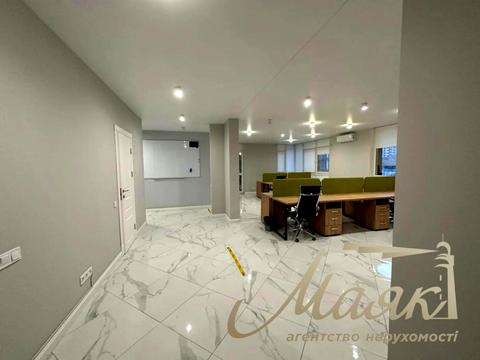 комерційна за адресою Предславинська вул., 1