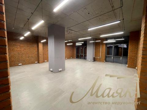 комерційна за адресою Дніпровська набережна вул., 14-Б