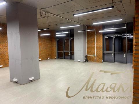 комерційна за адресою Дніпровська набережна вул., 14-Б