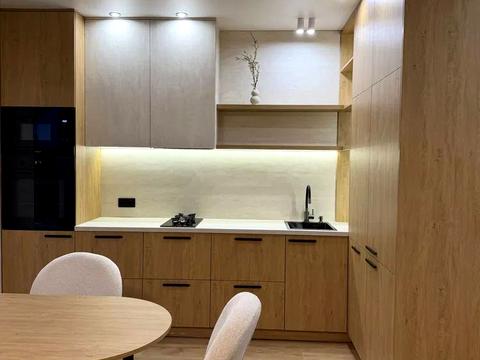 квартира за адресою Героїв Небесної Сотні просп., (Будинок 20/10)