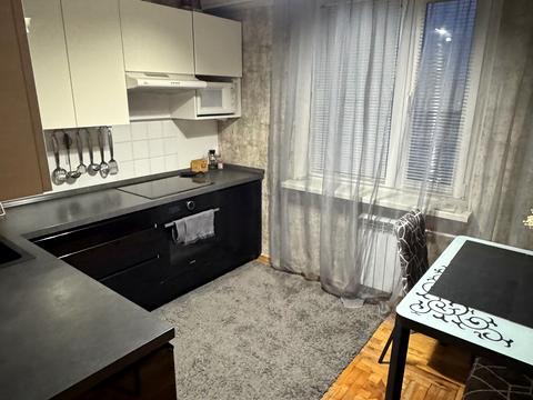 квартира за адресою Ревуцького вул., 4