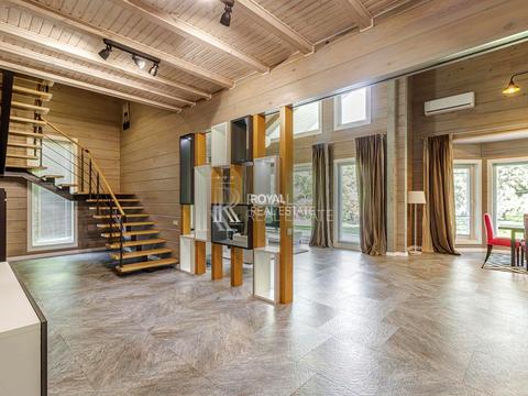 будинок за адресою Дніпровська набережна вул.