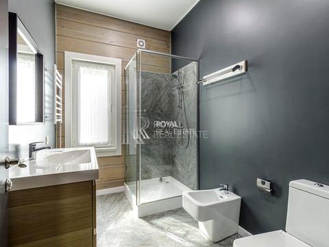 будинок за адресою Дніпровська набережна вул.