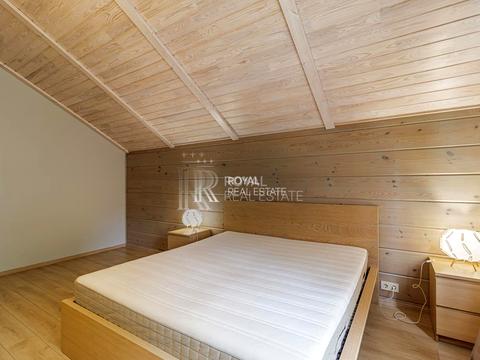 будинок за адресою Дніпровська набережна вул.