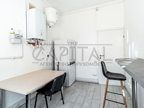 комерційна за адресою Інститутська вул., 14