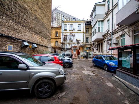 комерційна за адресою Саксаганського вул., 147/5