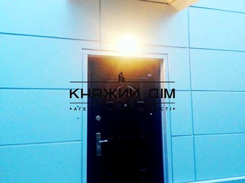 комерційна за адресою Юлії Здановської вул. (Ломоносова), 8-Б