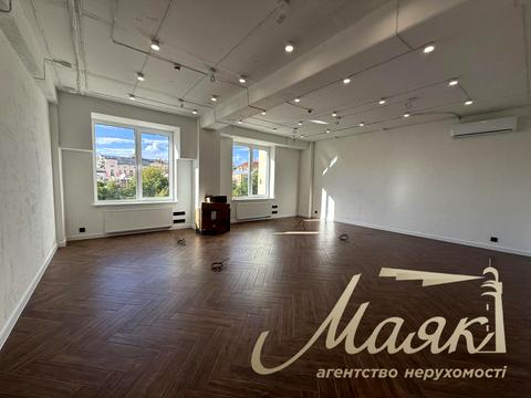 коммерческая по адресу Крещатик ул., 16