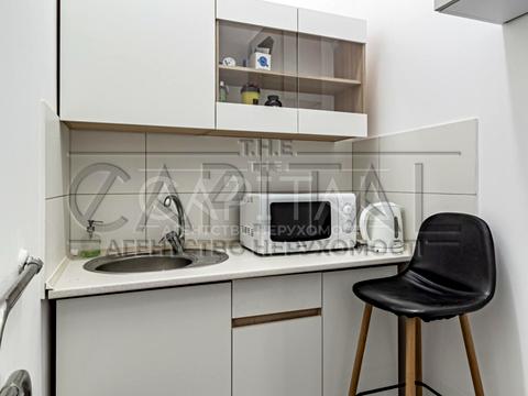 комерційна за адресою Київ, Інститутська вул., 14