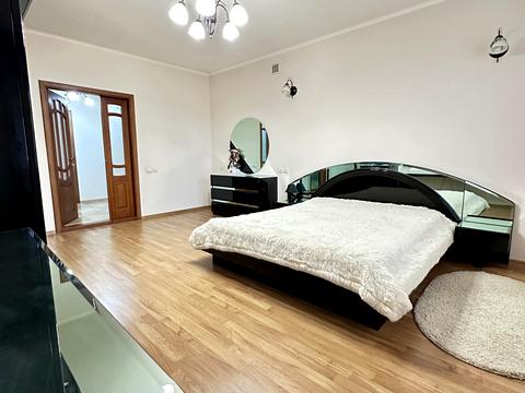 будинок за адресою Молодіжна вул.