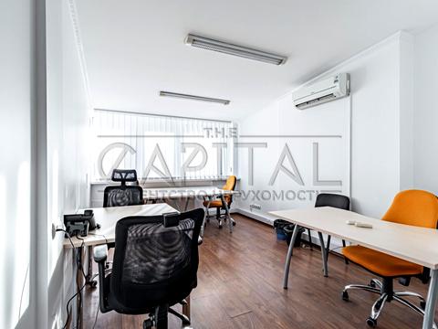 комерційна за адресою Інститутська вул., 13