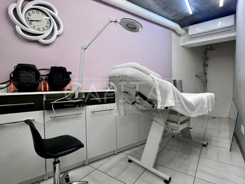 коммерческая по адресу Владимира Ивасюка просп. (Героїв Сталінграду), 1