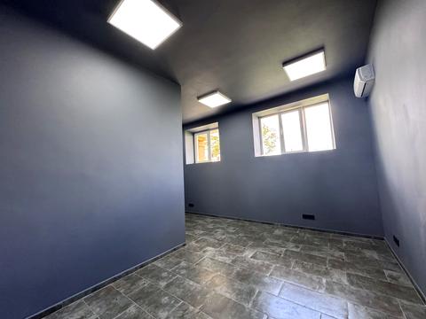 комерційна за адресою Богдана Хмельницького вул., 11