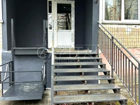 комерційна за адресою Миколи Руденка бульв. (Кольцова), 15