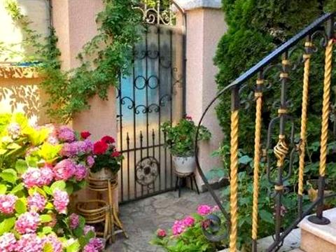 дом по адресу Веры Инбер ул. (Веры Инбер)