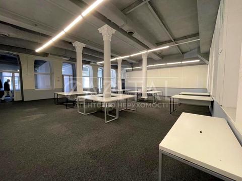 комерційна за адресою Київ, Володимирська вул., 10