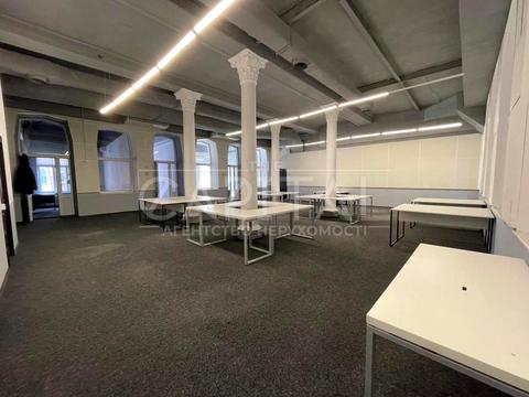 комерційна за адресою Київ, Володимирська вул., 10