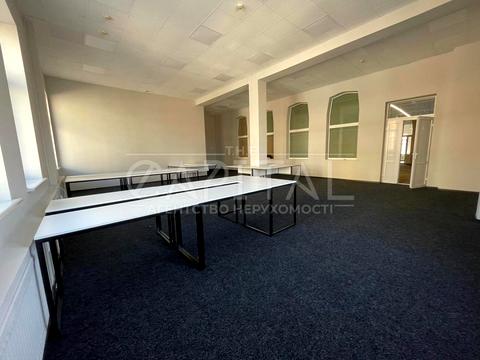 комерційна за адресою Київ, Володимирська вул., 10