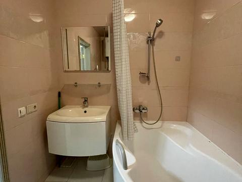 квартира за адресою Миколи Ушакова вул., 1-Б