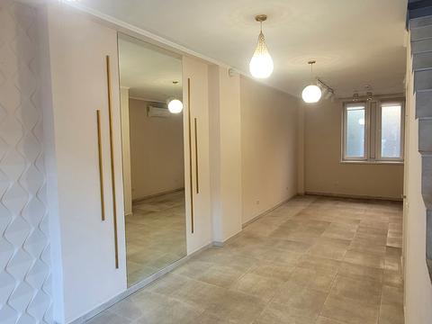 коммерческая по адресу Кирила і Мефодія пл. (Миру), 27