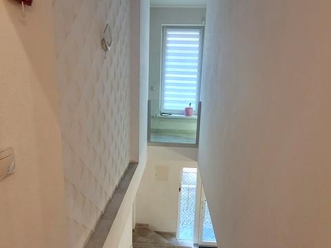 коммерческая по адресу Кирила і Мефодія пл. (Миру), 27