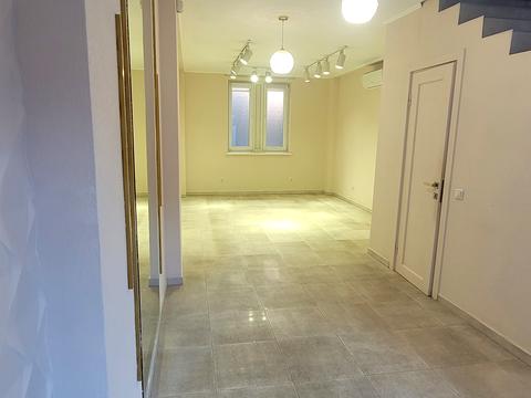 коммерческая по адресу Кирила і Мефодія пл. (Миру), 27