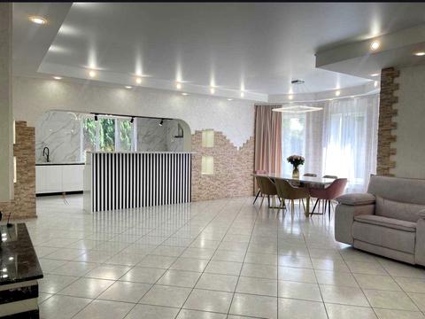 будинок за адресою Квітнева