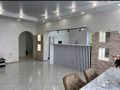 будинок за адресою Квітнева