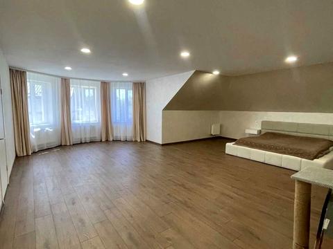 будинок за адресою Квітнева