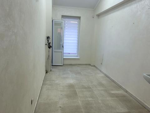 комерційна за адресою Кирила і Мефодія пл. (Миру), 27