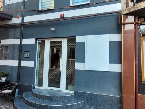 комерційна за адресою Кирила і Мефодія пл. (Миру), 27