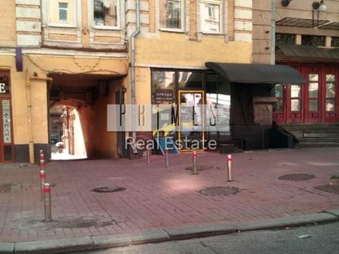 комерційна за адресою Велика Васильківська вул. (Червоноармійська), 17-Б