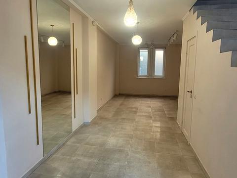 комерційна за адресою Кирила і Мефодія пл. (Миру), 27