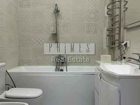 комерційна за адресою Андрія Верхогляда вул. (Михайла Драгомирова), 2-А