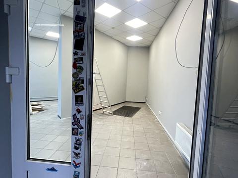 комерційна за адресою Раїси Окіпної вул., 8