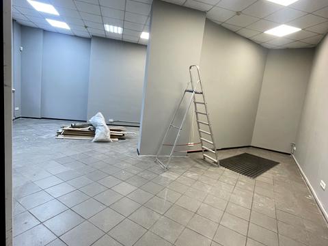 комерційна за адресою Раїси Окіпної вул., 8