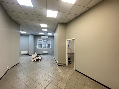 комерційна за адресою Раїси Окіпної вул., 8