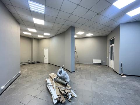 комерційна за адресою Раїси Окіпної вул., 8