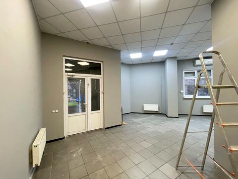 комерційна за адресою Раїси Окіпної вул., 8