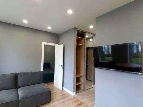 квартира за адресою Салютна вул., 2к18